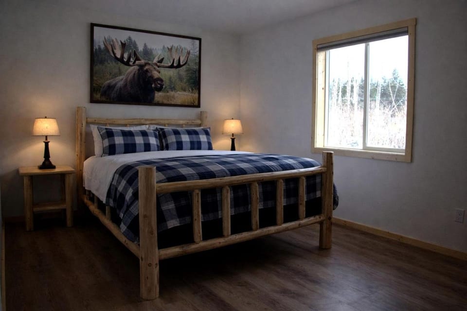 Alaskan Cabin Getaway with Mountain Views & Full Kitchen near Resurrection Bay, Seward Alaska Cabin in Seward