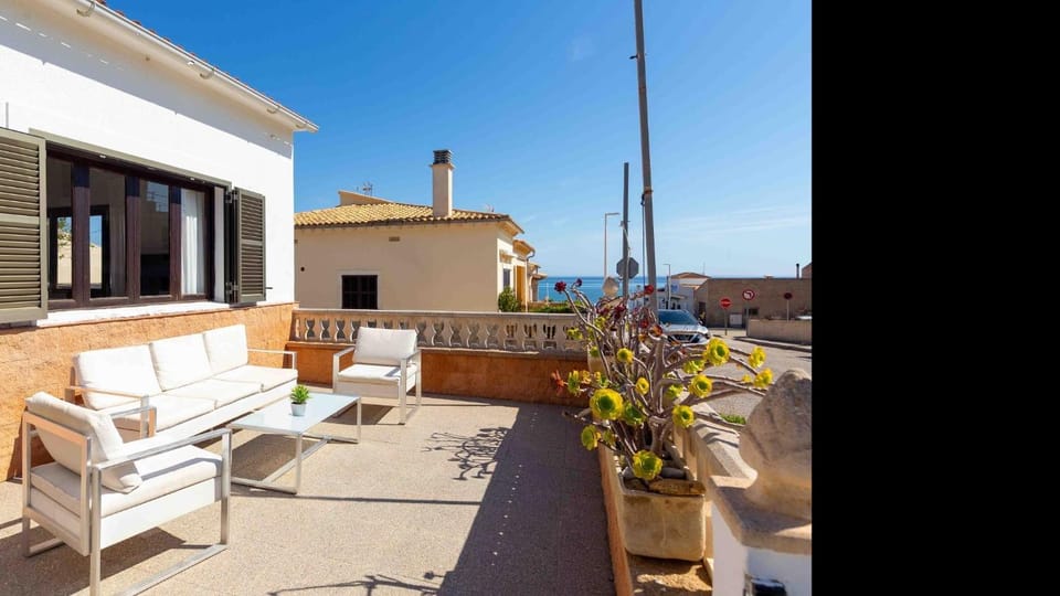 Tulipa Blanca House in Son Serra de Marina