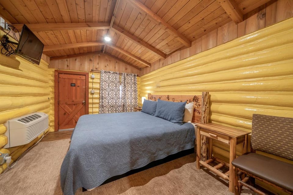 Cozy Log Cabin for a Romantic Couples Getaway in Ashton, Idaho Cabin in Ashton