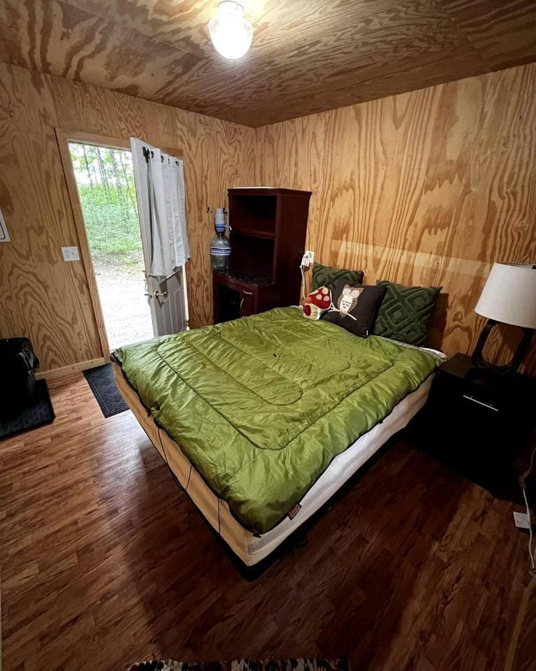 Couples Cabin Close to Wolf River for a Peaceful Escape near White Lake, Wisconsin Cabin in Wisconsin