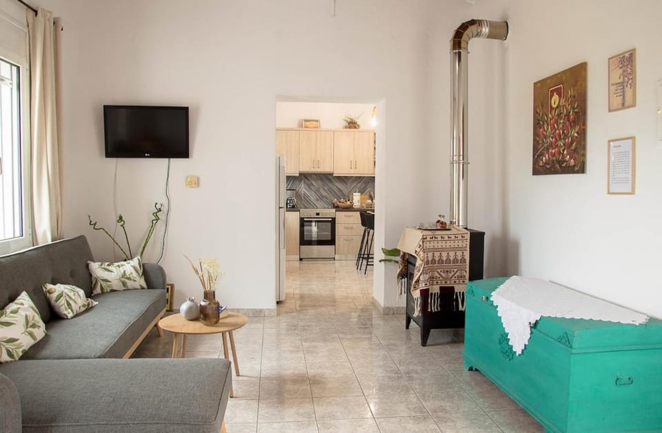 Antonys Pomegranate a Peaceful Village Retreat House in Crete Region