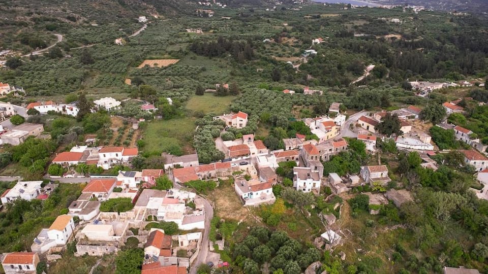 Antonys Pomegranate a Peaceful Village Retreat House in Crete Region