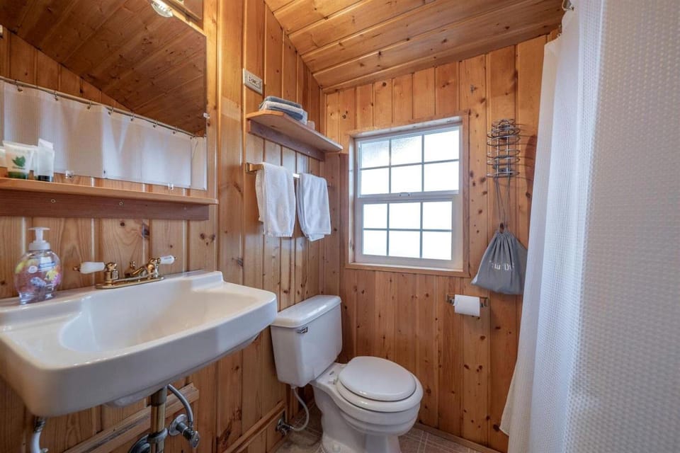 Quaint Log Cabin for Two near Henry's Fork for an Unforgettable Getaway in Ashton, Idaho Cabin in Ashton