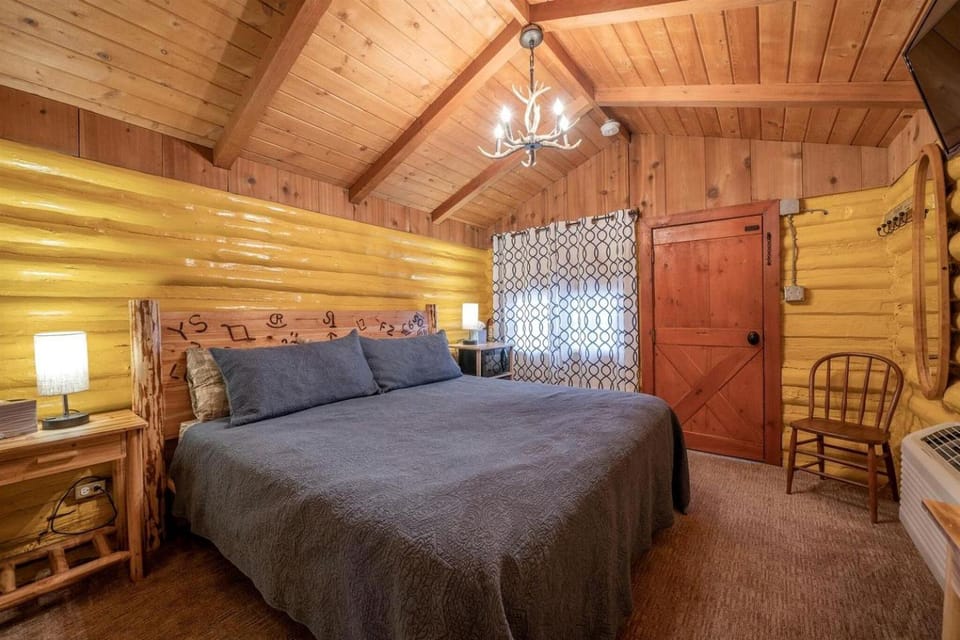 Quaint Log Cabin for Two near Henry's Fork for an Unforgettable Getaway in Ashton, Idaho Cabin in Ashton