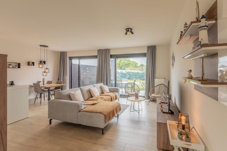 Living room, Seating area, Dining area, Garden view