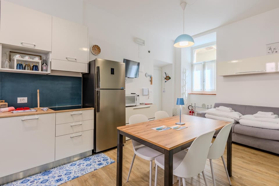 Kitchen or kitchenette, Living room, Dining area