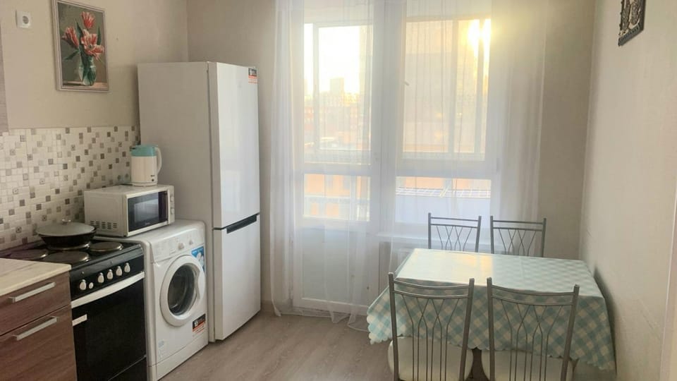Kitchen or kitchenette, Dining area, oven, stove, washing machine