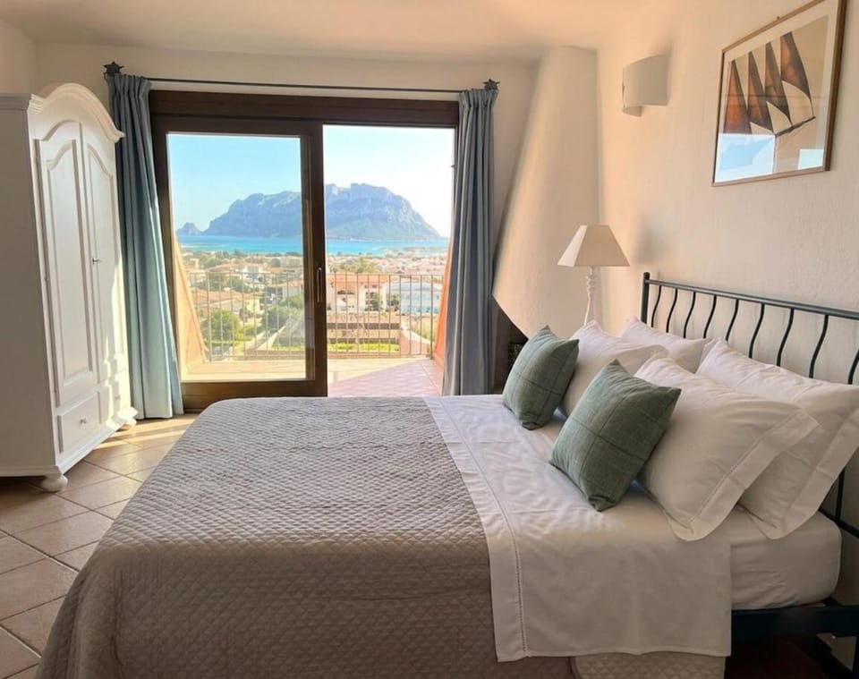 Villa Fior, sea view, pool, garden Villa in Sardinia