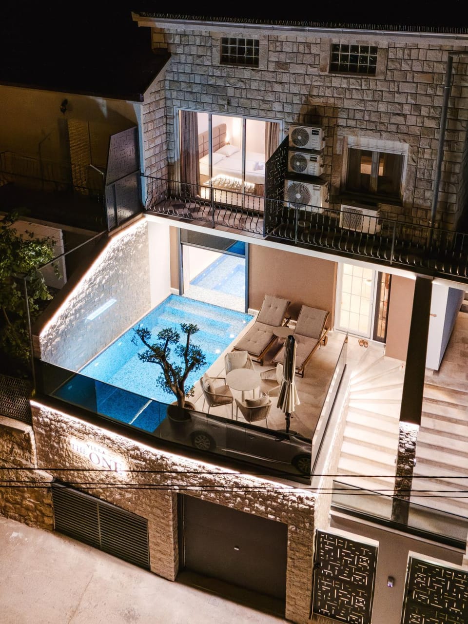 Swimming pool