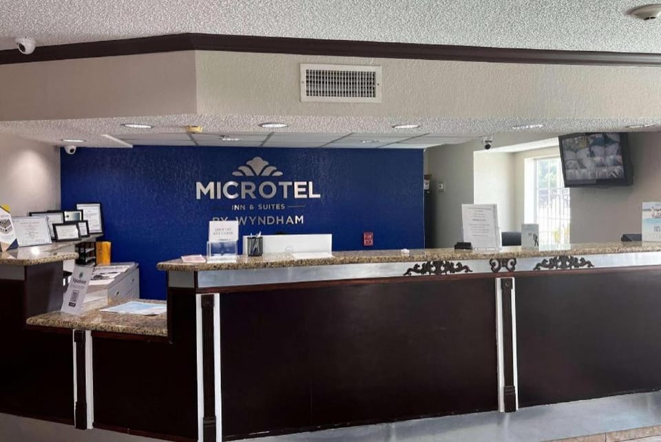 Microtel Inn & Suites by Wyndham Houston Hotel in Nassau Bay