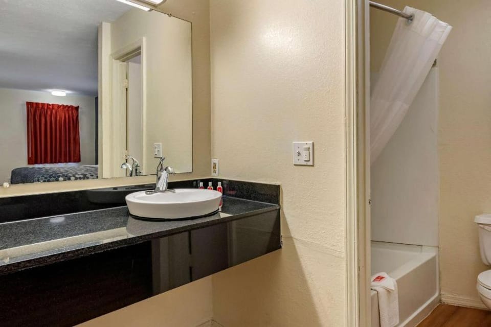 Quality Inn & Suites Columbus West Hotel in Columbus