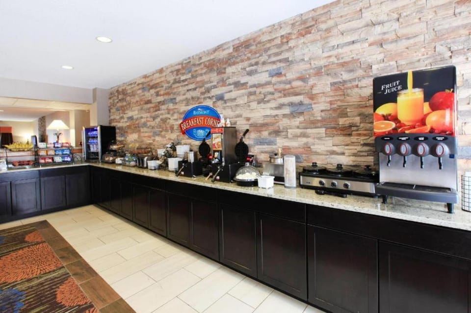 Baymont by Wyndham Auburn Hotel in Auburn