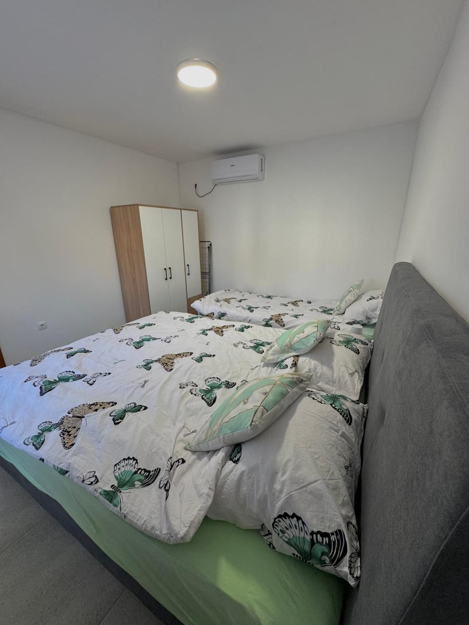 Bed, Bedroom, wardrobe, air conditioner