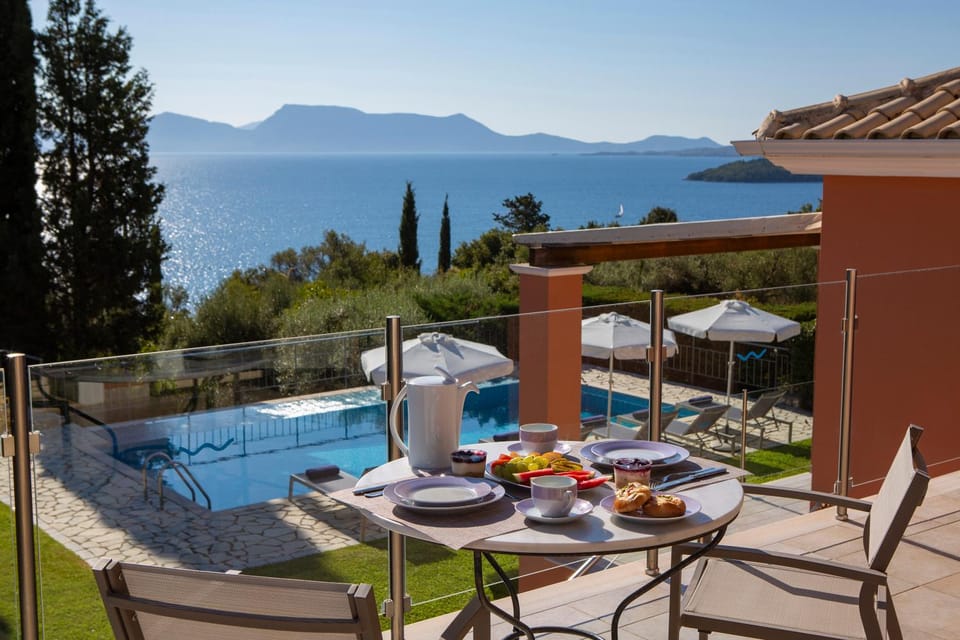 Natural landscape, Balcony/Terrace, Balcony/Terrace, Food and drinks, Pool view, Sea view, Drinks