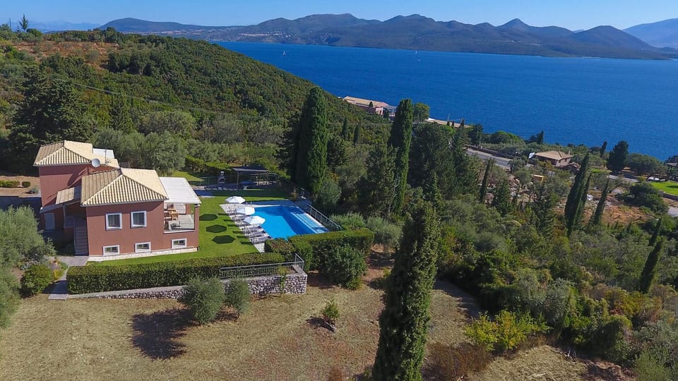 Property building, Day, Natural landscape, Bird's eye view, Mountain view, Pool view, Sea view, Swimming pool