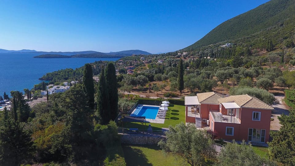 Property building, Day, Natural landscape, Bird's eye view, Garden, Mountain view, Sea view, Swimming pool