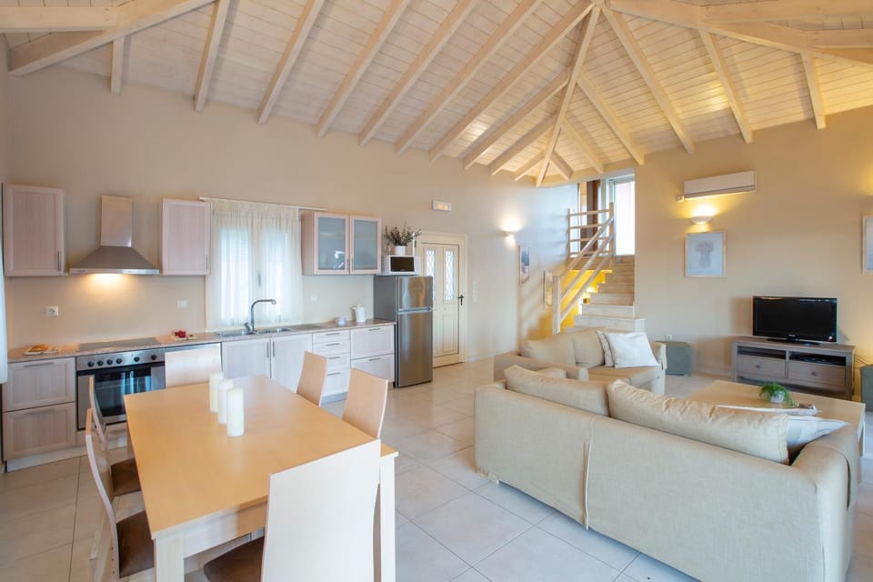Communal lounge/ TV room, TV and multimedia, Kitchen or kitchenette, Living room, Seating area, Dining area, oven