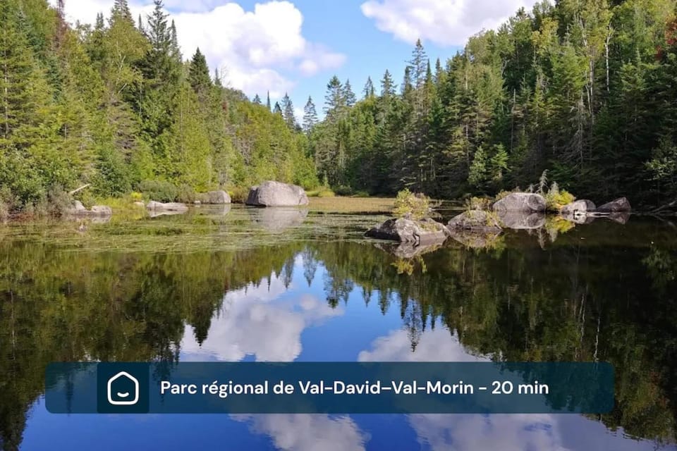 Chalet Montagnard with Private spa, Lake & Nature Chalet in Morin-Heights