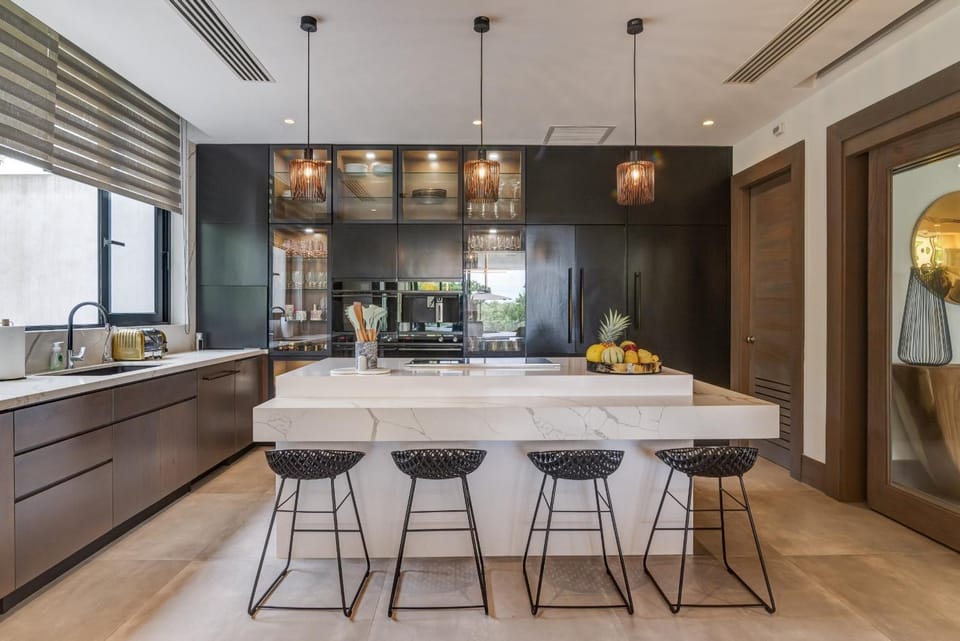 Kitchen or kitchenette, Dining area