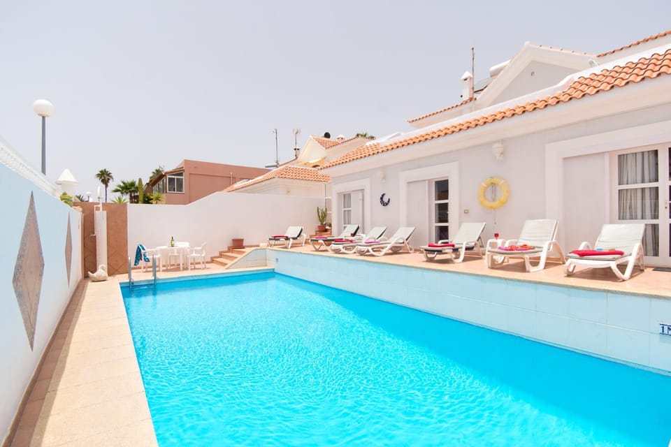 Lovely 4 Bedroom Holiday Villa Villa in Avenida de la Galga