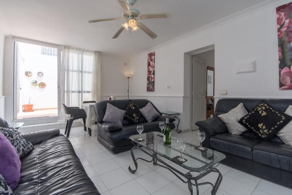 Lovely 4 Bedroom Holiday Villa Villa in Avenida de la Galga
