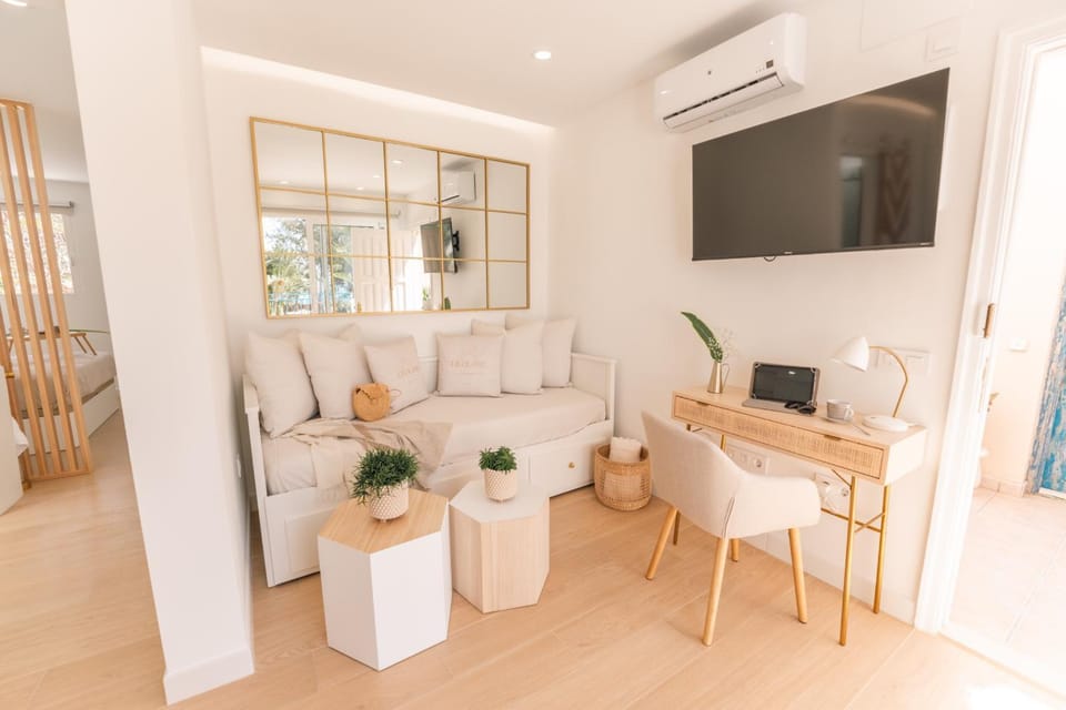 Communal lounge/ TV room, Living room