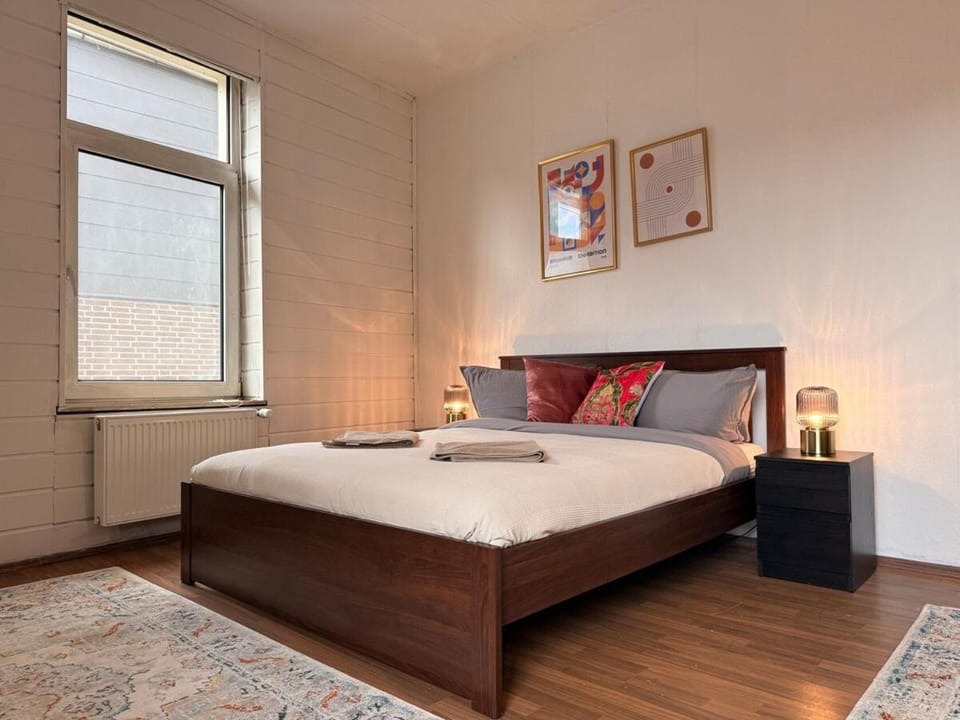Beautiful and Spacious 4 BDR Apartment with Balcony Apartment in Oldenburg
