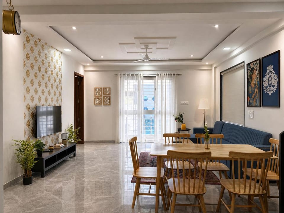 Communal lounge/ TV room, Living room, Seating area, Dining area