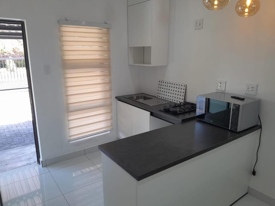 Kitchen or kitchenette, Internal: Not applicable to any particular room