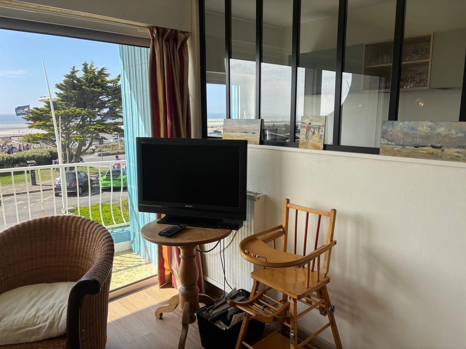 TV and multimedia, View (from property/room), Balcony/Terrace, Living room