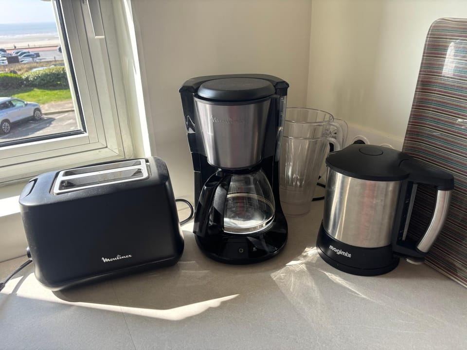 Coffee/tea facilities, toaster