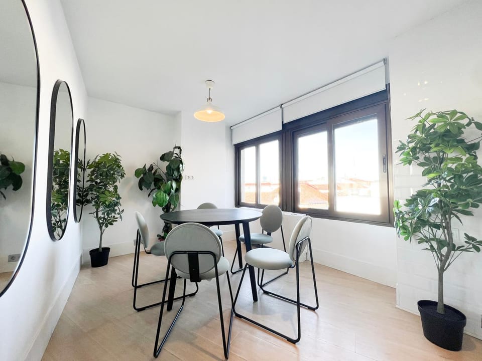 Communal lounge/ TV room, Dining area