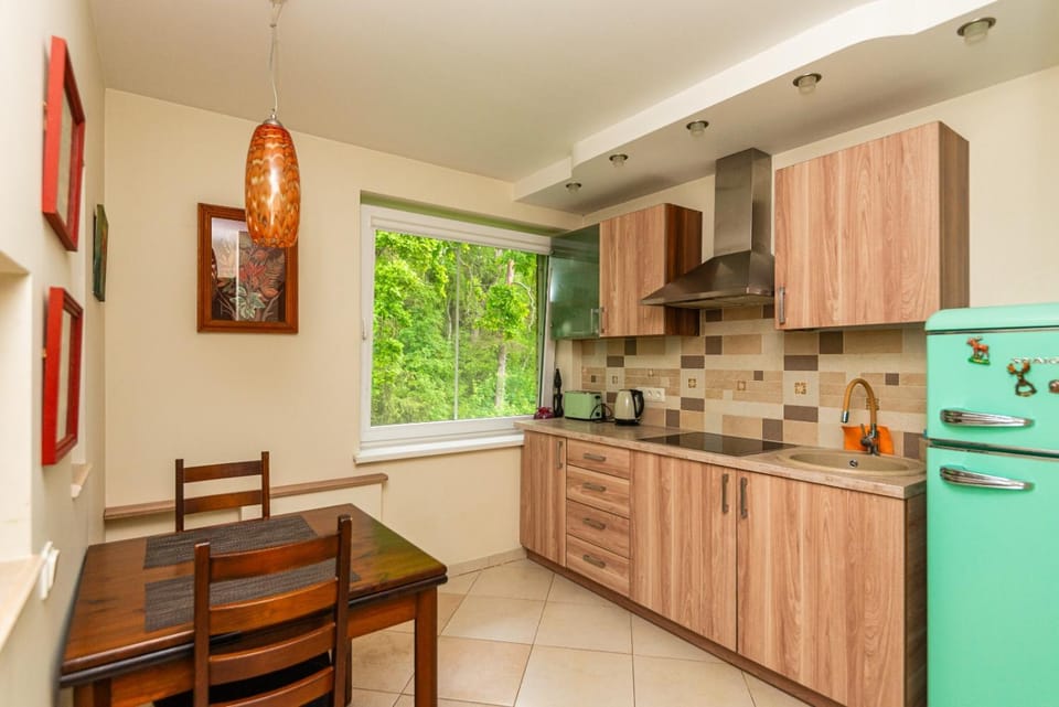 Coffee/tea facilities, Kitchen or kitchenette, stove
