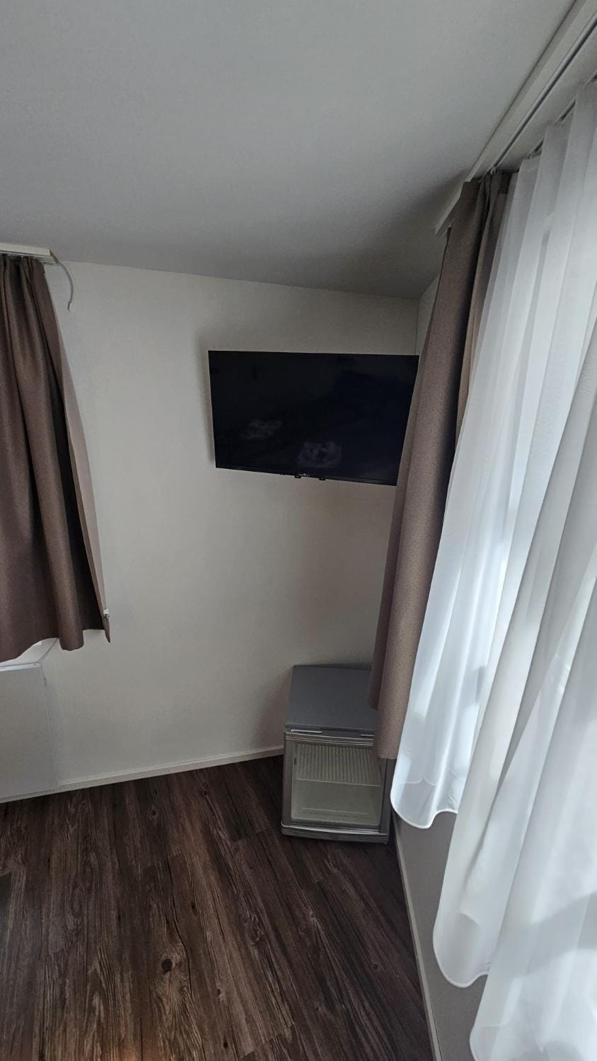 Private Rooms near Glarus, Shared Bath Bed and Breakfast in St. Gallen, Switzerland