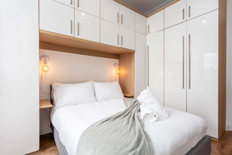 Scott Suite - Donnini Apartments Apartment in Kilmarnock