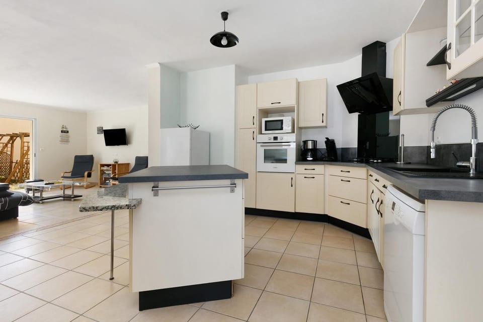 Kitchen or kitchenette, Living room