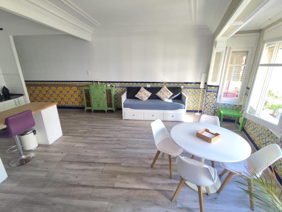 Great apartment just 20 minutes from downtown Apartment in Badalona