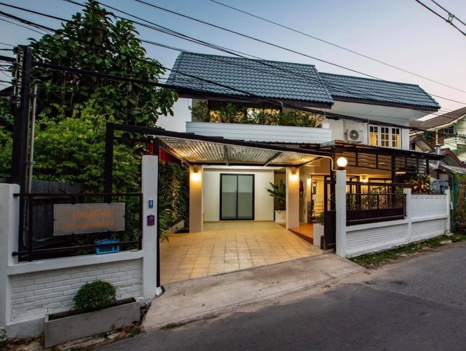 Chiangmai OldCity Private Fit16P 3Min to walking Street Villa in Chiang Mai
