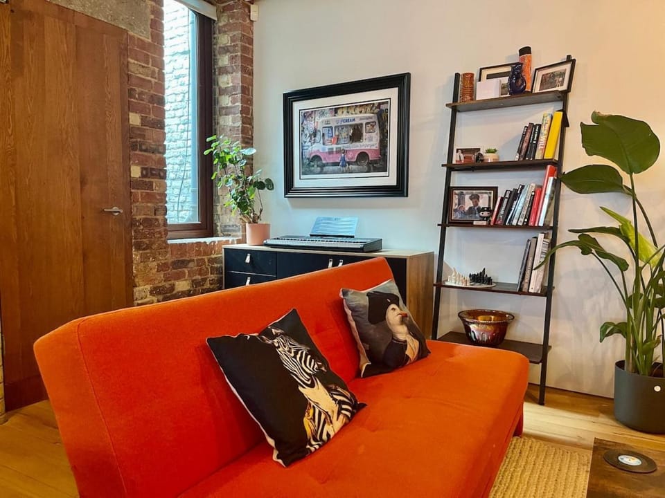 Hip East London luxury townhouse with Roof Deck Villa in London Borough of Islington