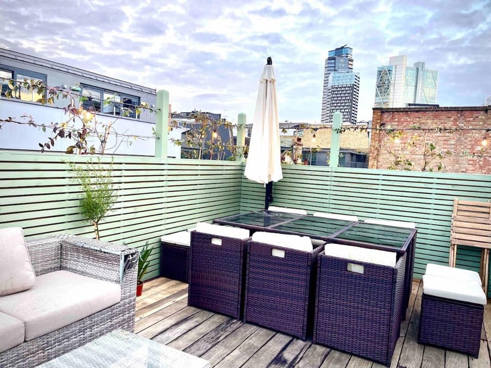 Hip East London luxury townhouse with Roof Deck Villa in London Borough of Islington