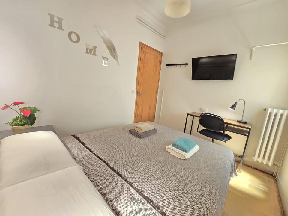 Rooms Nuevo Balmes Bed and Breakfast in Barcelona