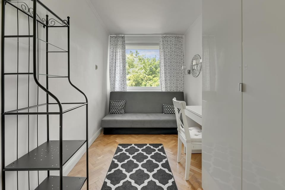 Bed, Living room, Photo of the whole room, Seating area, Bedroom