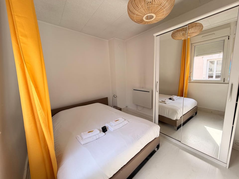 Bed, Bedroom, wardrobe