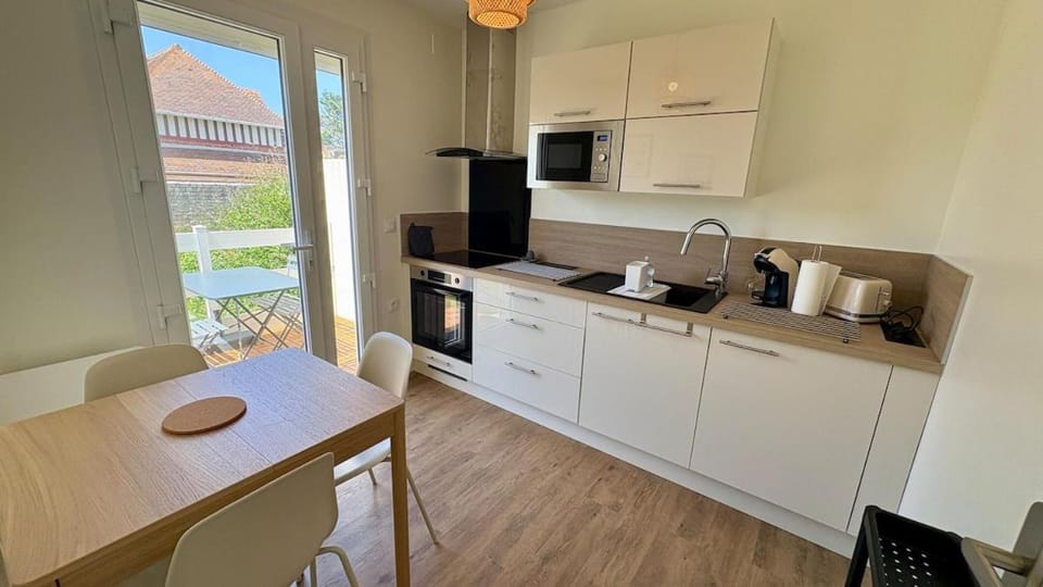 La Douce Parenthèse - Maisonnette confortable à 50m de la plage House in Bernières-sur-Mer