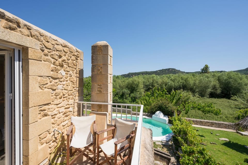 Balcony/Terrace, Mountain view, Pool view