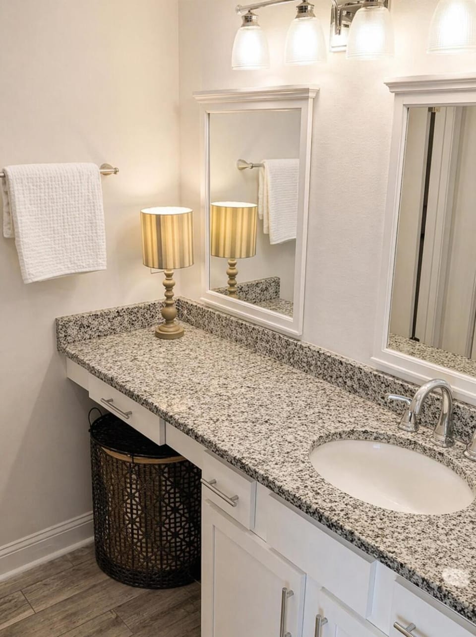 Sawgrass Beach Club WALK to BEACH - King - 1st Floor Apartment in Sawgrass