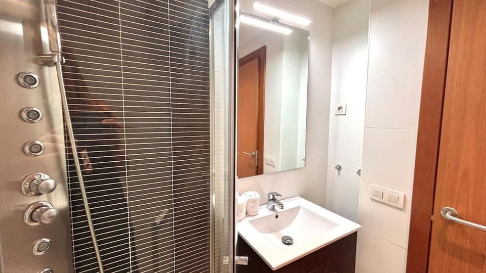 Sun Duplex Attic byPrestigi D8 Apartment in Terrassa