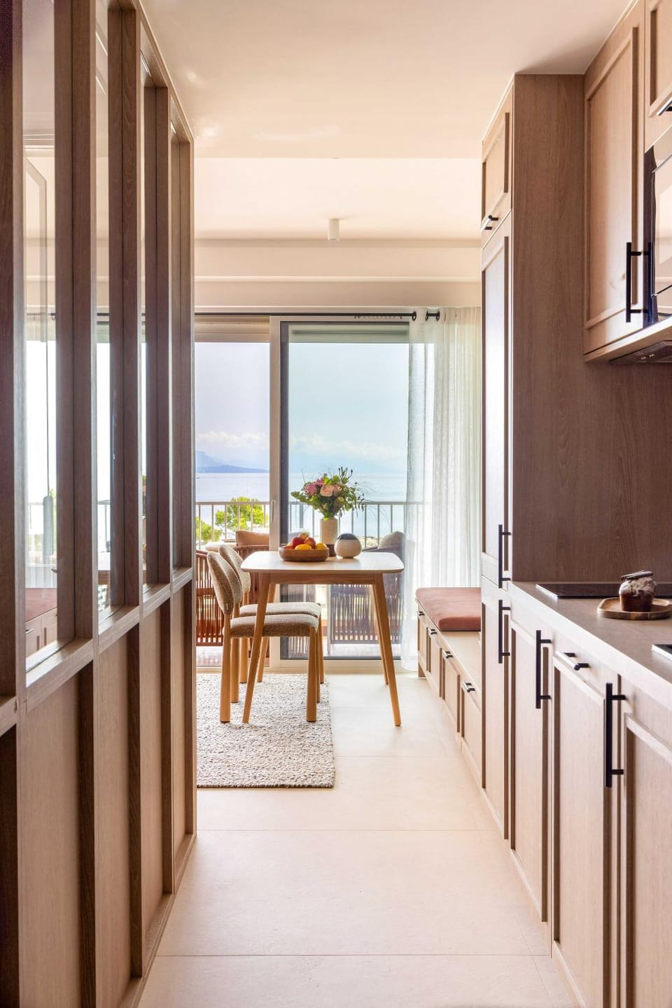 Kitchen or kitchenette, Seating area, Dining area