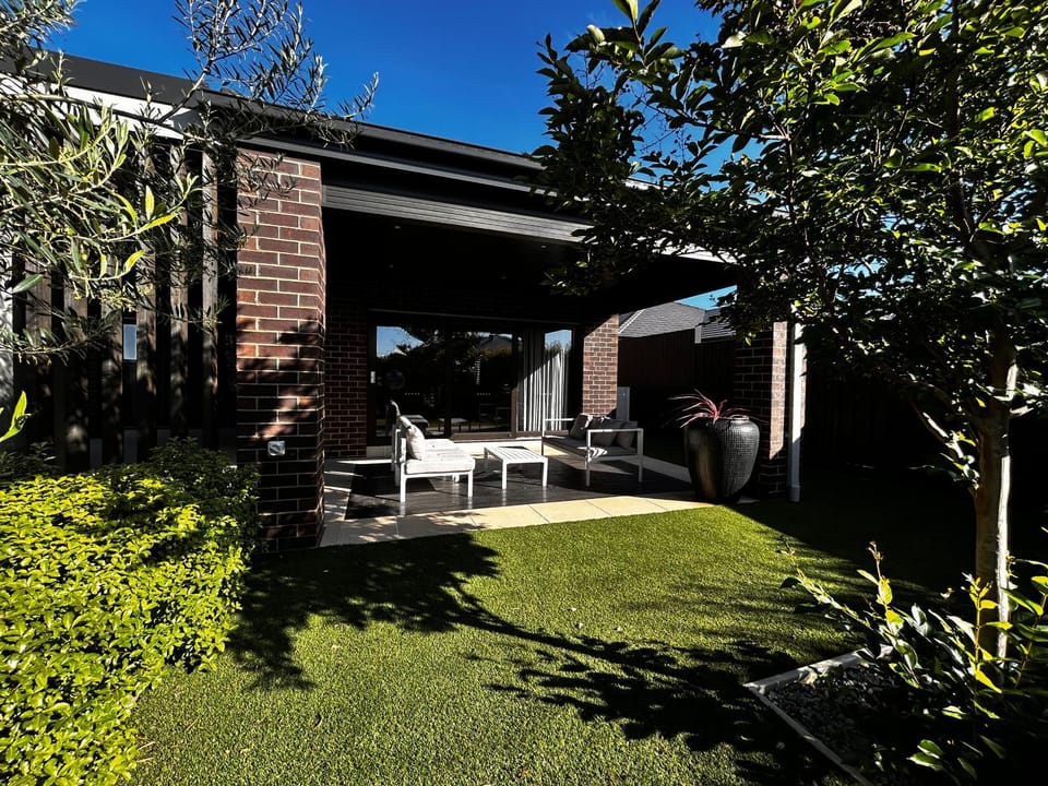 Deluxe Master Bedroom in Melbourne west Vacation rental in Little River