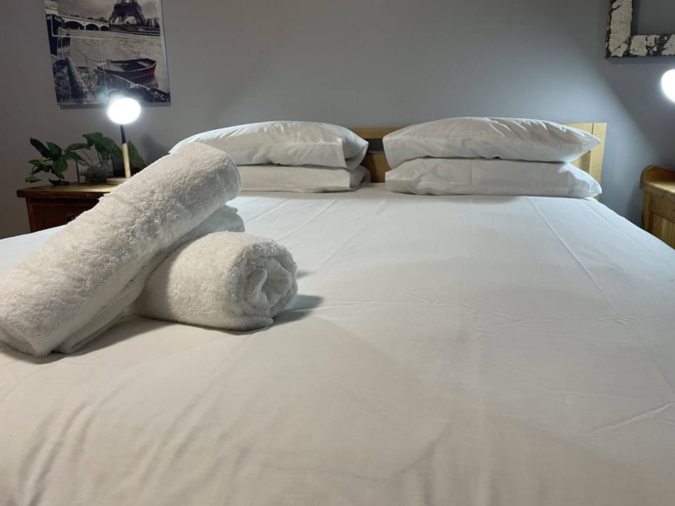 Luxury Stay in Pretoria Fast Wi-Fi and Free Parking Bed and Breakfast in Pretoria